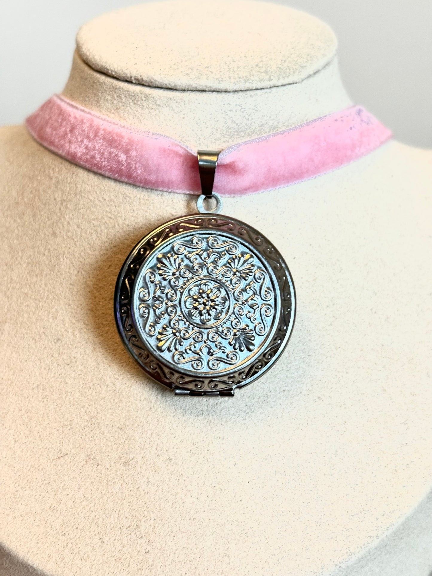 Vintage Round Locket Necklace