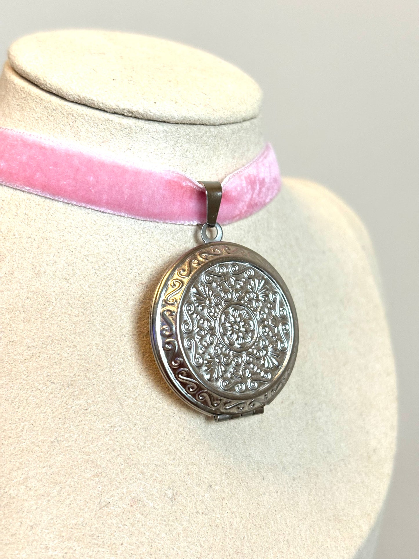 Vintage Round Locket Necklace