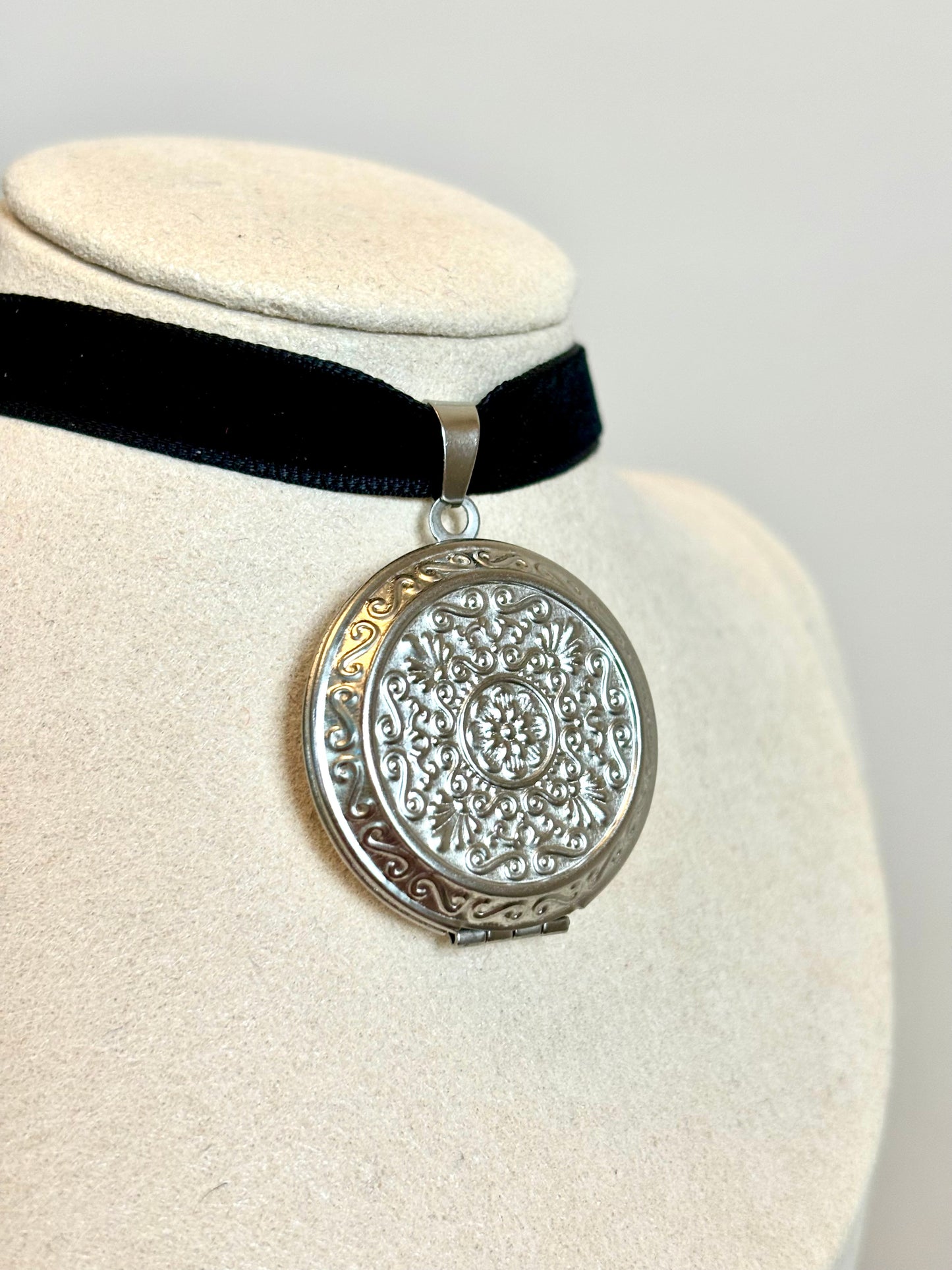 Vintage Round Locket Necklace