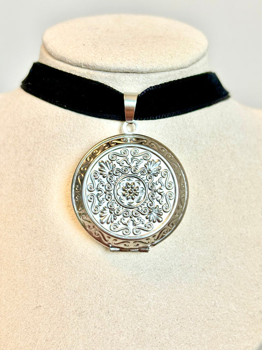 Vintage Round Locket Necklace