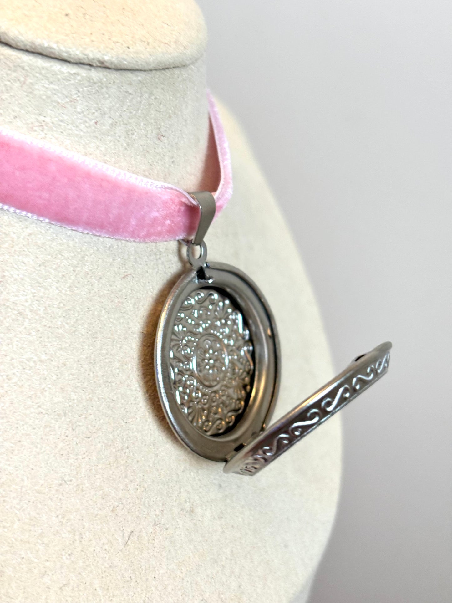 Vintage Round Locket Necklace