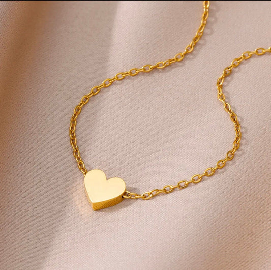 Minimalist Gold Hearth Necklace