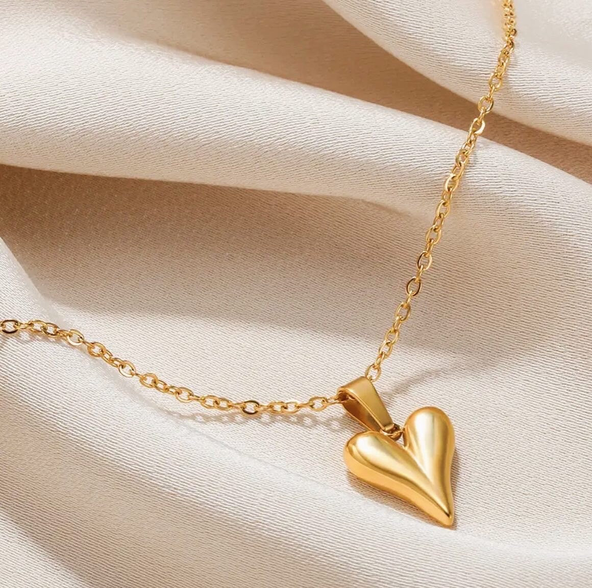 Romantic Gold Hearth Necklace